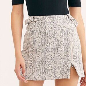 Free People Maya Belted Snakeskin Mini Skirt in Ivory Womens 6  - *NWT!*